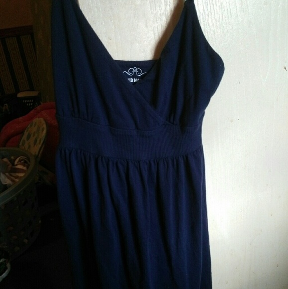 Dresses - Picture 5 of 7